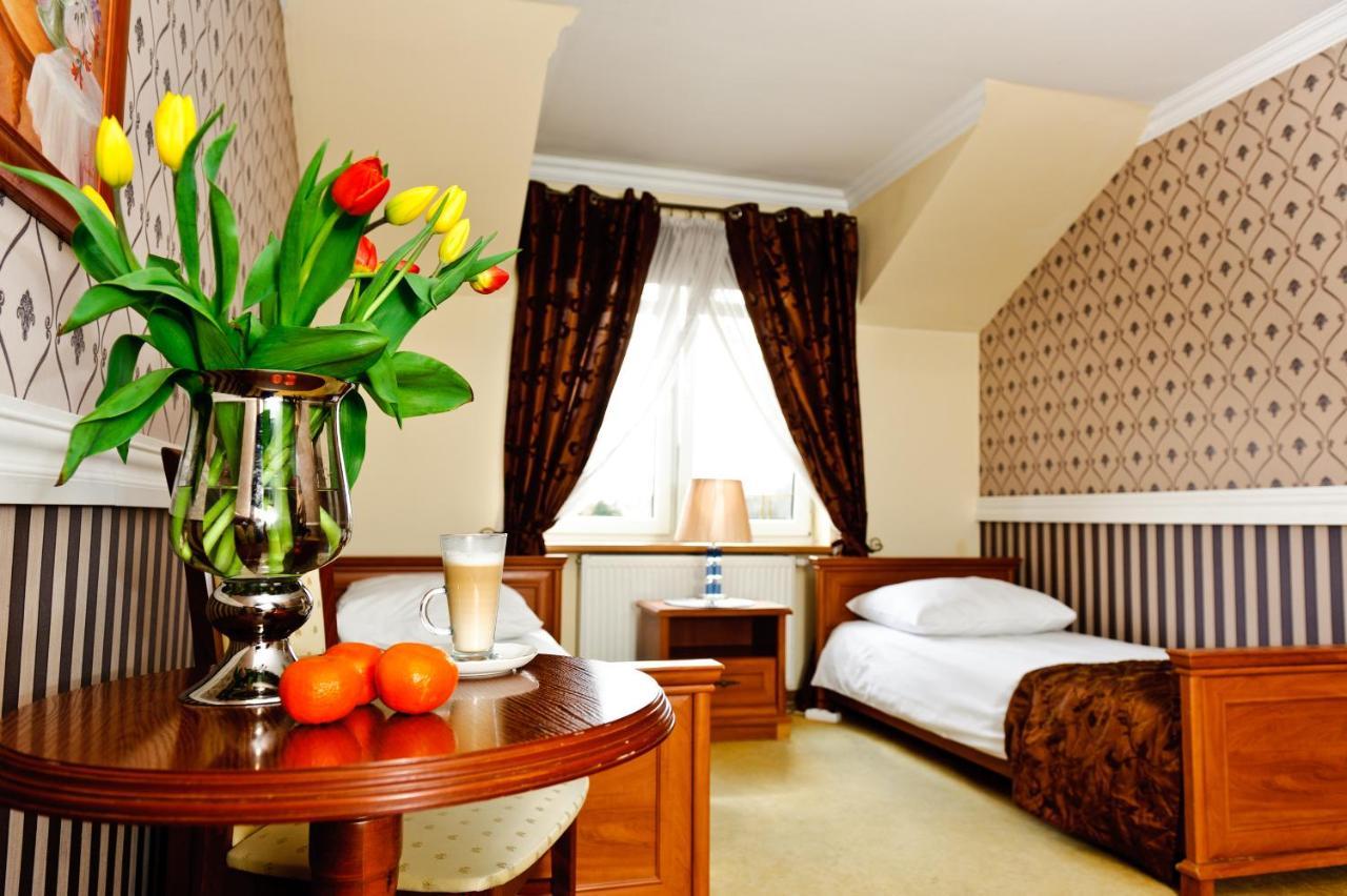 Hotel Palac Akropol Lublin Buitenkant foto