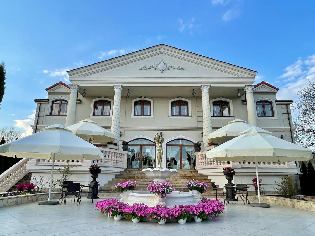 Hotel Palac Akropol Lublin Buitenkant foto