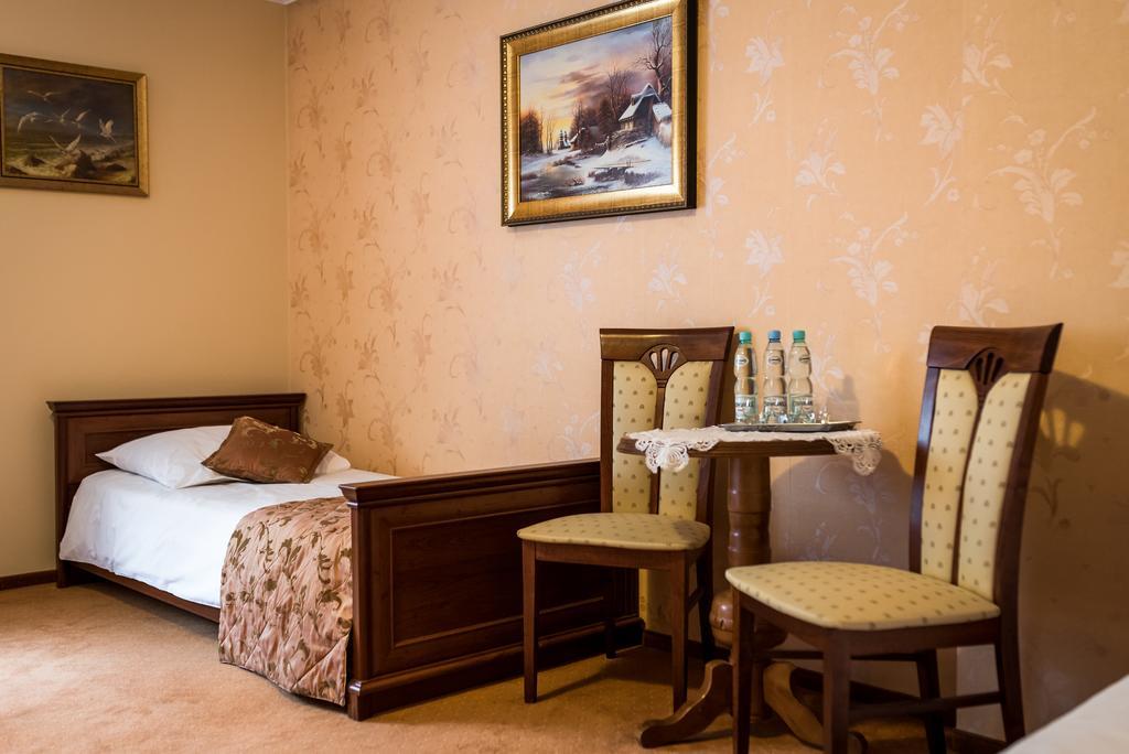 Hotel Palac Akropol Lublin Kamer foto