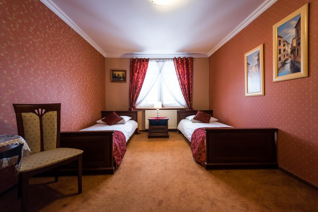 Hotel Palac Akropol Lublin Kamer foto