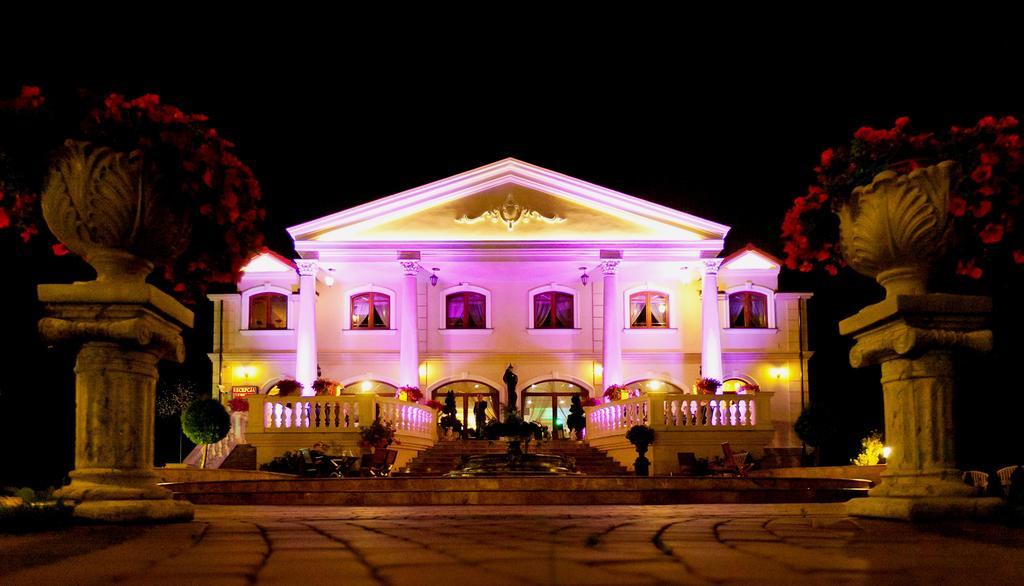 Hotel Palac Akropol Lublin Buitenkant foto