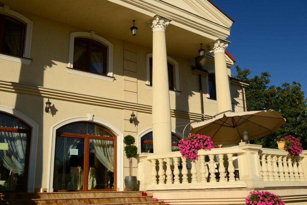 Hotel Palac Akropol Lublin Buitenkant foto