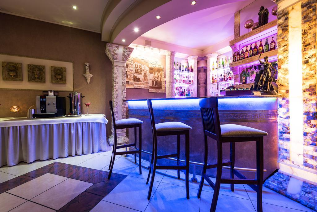 Hotel Palac Akropol Lublin Buitenkant foto