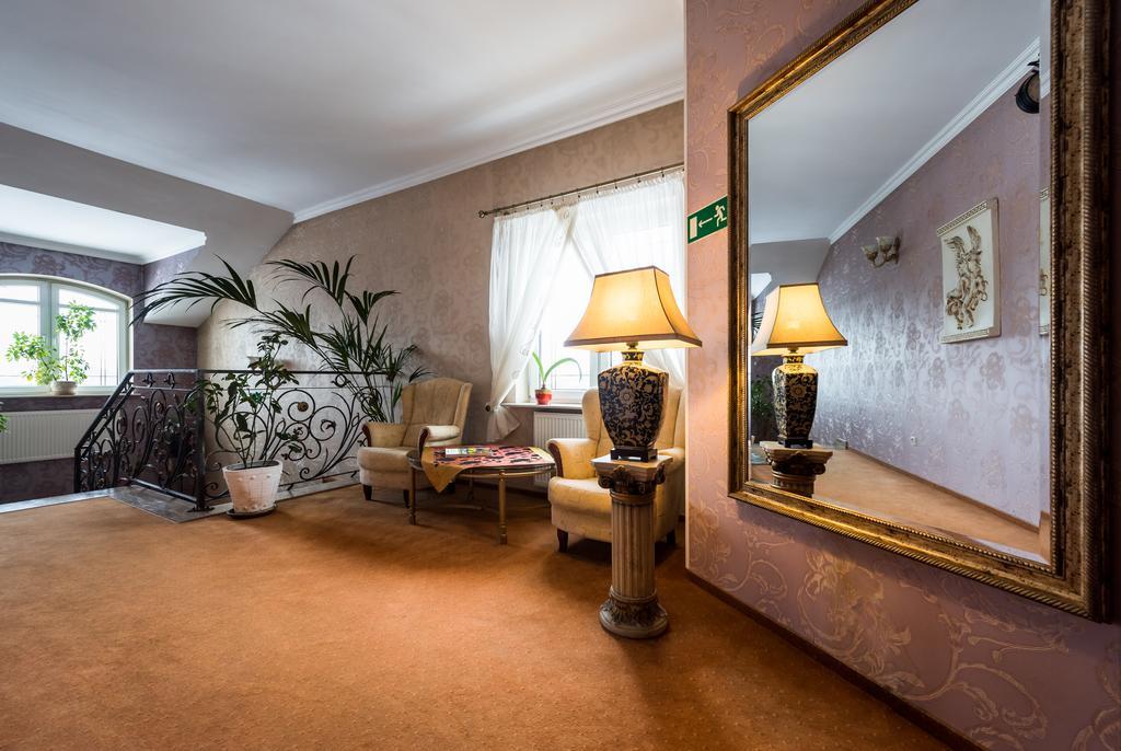 Hotel Palac Akropol Lublin Buitenkant foto