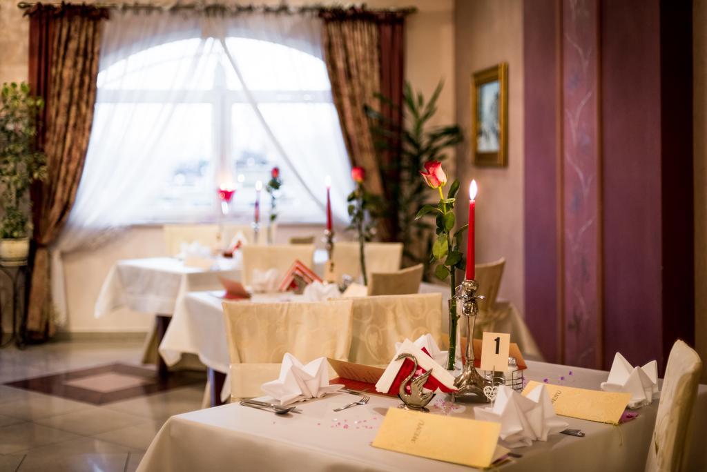 Hotel Palac Akropol Lublin Buitenkant foto