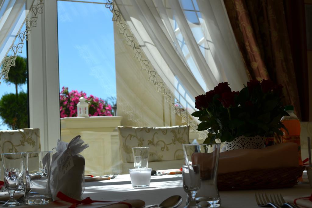 Hotel Palac Akropol Lublin Buitenkant foto