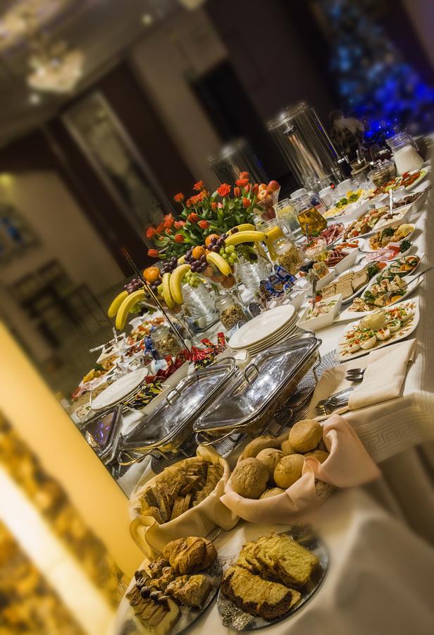 Hotel Palac Akropol Lublin Buitenkant foto